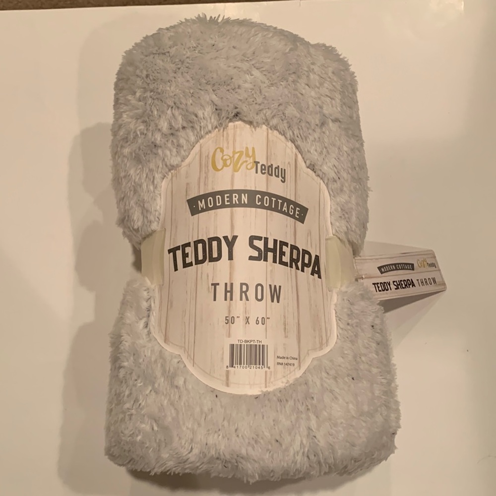Teddy Sherpa Throw Blanket 50” x 60” Light Gray w/ Dark Gray Flecks
